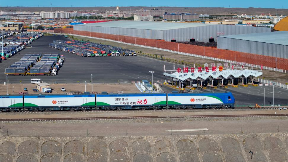 中蒙甘其毛都至嘎舒苏海图铁路开工建设